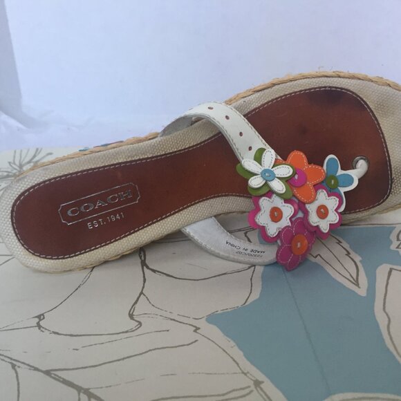 Coach Jesica White Patent Flower Details Wedge Platform Thong Sandal - Size 10 - Picture 9 of 9